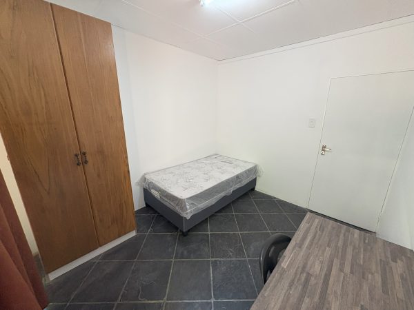 Room 09, Single, 20 Ross Street - Image 3