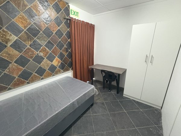Room 15, Single, 20 Ross Street - Image 2